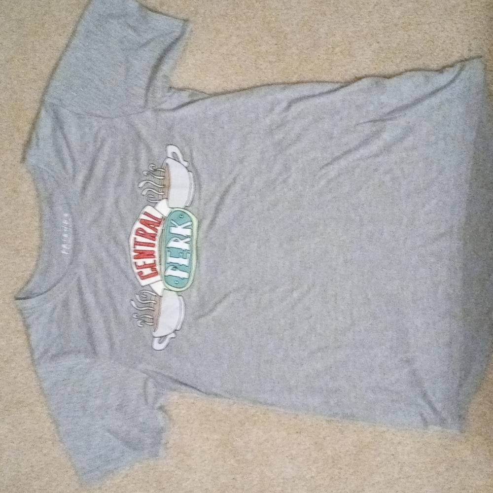 Women's small friends Central perk t-shirt
